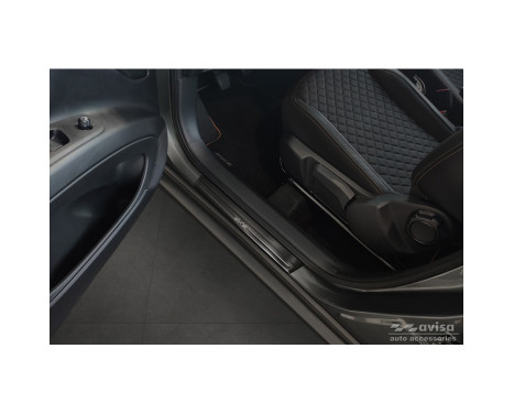 Dörrtrösklar i svart rostfritt stål lämplig för Toyota Aygo X 2022- 'Lines X' - 4-delad, bild 2