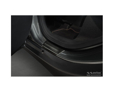 Dörrtrösklar i svart rostfritt stål lämplig för Toyota Aygo X 2022- 'Lines X' - 4-delad, bild 4