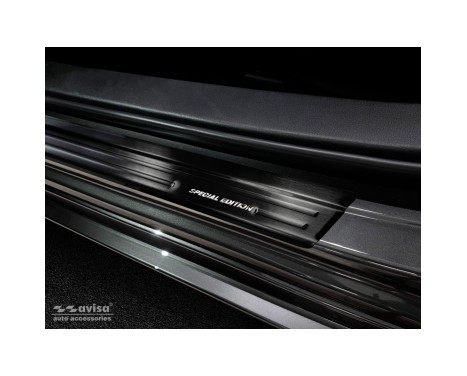 Svart dörrtröskel i rostfritt stål Mazda 3 HB 5-dörrars 2019-Â - Borstad stål 'Special Edition' 4-d, bild 2