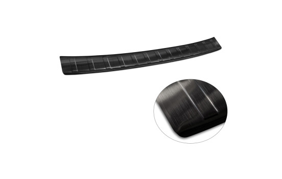 Black stainless steel bumper protector suitable for BMW 3-Series G21 Touring 2019-2022 'Ribs', Image 6