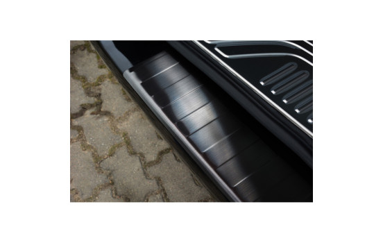 Black stainless steel bumper protector suitable for Mercedes Vito / V-Class 2014- 'Ribs', Image 5
