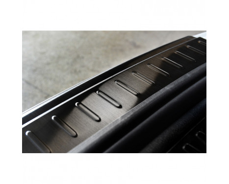 Black stainless steel bumper protector suitable for Porsche Macan 2013- 'Ribs', Image 4