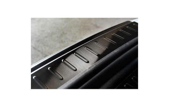 Black stainless steel bumper protector suitable for Porsche Macan 2013- 'Ribs', Image 4