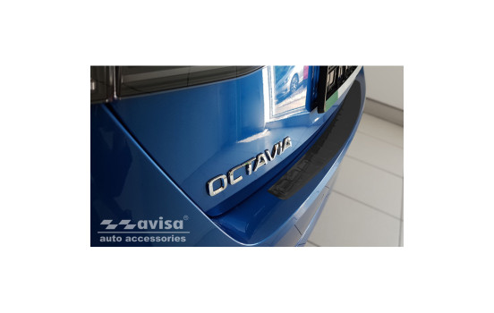 Black stainless steel bumper protector suitable for Skoda Octavia IV Liftback 2020- 'Ribs', Image 4