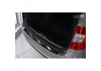 Black stainless steel bumper protector suitable for Skoda Superb Kombi 2013-2015 'Ribs'