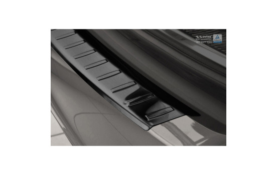 Black stainless steel bumper protector suitable for Skoda Superb Kombi 2013-2015 'Ribs', Image 3