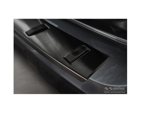 Black stainless steel bumper protector suitable for Volkswagen Caddy V Cargo & Combi 2020- 'STRONG EDITION', Image 4