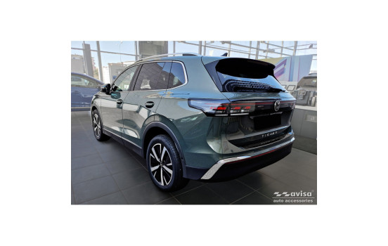 Black stainless steel rear bumper protector suitable for Volkswagen Tiguan (CT1) 2024- 'Ribs', Image 6