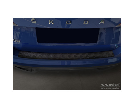 Matte black aluminum bumper protector suitable for Skoda Kamiq 2019- 'Riffled Plate', Image 2