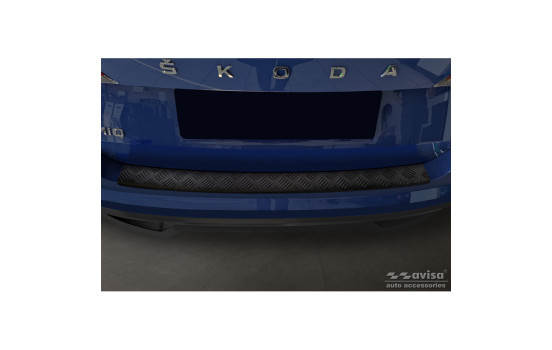 Matte black aluminum bumper protector suitable for Skoda Kamiq 2019- 'Riffled Plate', Image 2