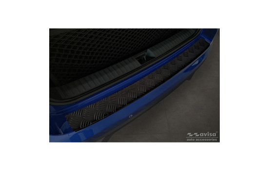 Matte black aluminum bumper protector suitable for Skoda Kamiq 2019- 'Riffled Plate', Image 3