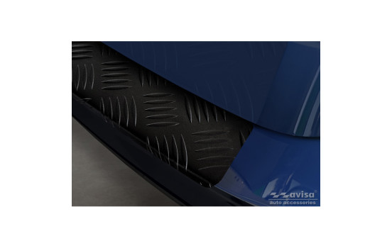Matte black aluminum bumper protector suitable for Skoda Kamiq 2019- 'Riffled Plate', Image 5