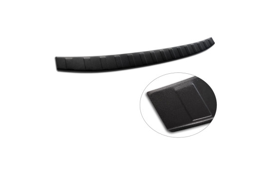 Matte black stainless steel bumper protector suitable for Volvo V90 9/2016- 'Ribs', Image 6