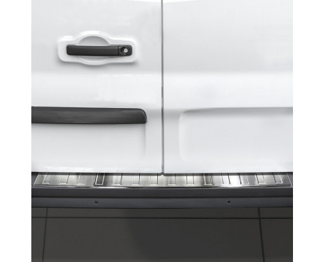 RVS Rear bumper protector Opel Vivaro / Renault Trafic 2014- 'Ribs', Image 2