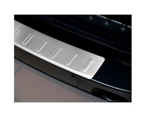 Stainless steel bumper protector suitable for Dacia Duster 2010- 'Ribs', Image 2