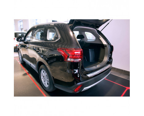 Stainless steel bumper protector suitable for Mitsubishi Outlander 2015- 'Ribs', Image 2