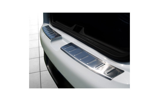Stainless steel bumper protector suitable for Renault Clio IV 5-door 2013- 'Ribs', Image 2