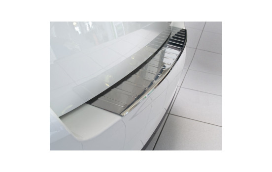 Stainless steel bumper protector suitable for Skoda Octavia III estate 2013- 'Ribs', Image 3