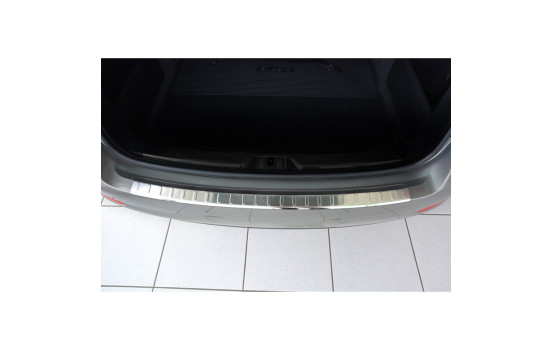 Stainless steel bumper protector suitable for Skoda Superb Combi 2013-2015 'Ribs', Image 2