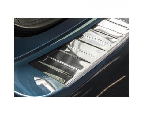 Stainless steel bumper protector suitable for Toyota Auris Touring Sports 2015- 'Ribs', Image 3