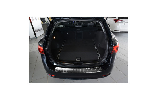 Stainless steel bumper protector suitable for Toyota Avensis III Wagon Facelift 2015- 'Ribs', Image 4