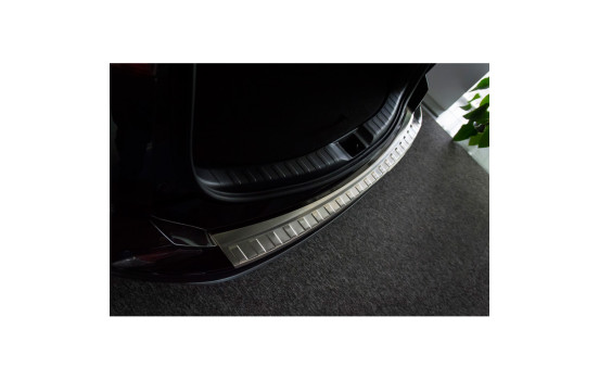 Stainless steel bumper protector suitable for Toyota RAV4 2015- 'Ribs', Image 3
