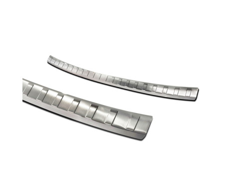 Stainless steel bumper protector suitable for Volkswagen Golf VIII HB 5-door 2020- 'Ribs', Image 4