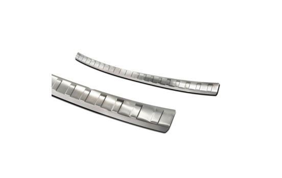 Stainless steel bumper protector suitable for Volkswagen Golf VIII HB 5-door 2020- 'Ribs', Image 4