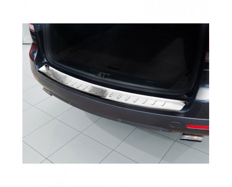 Stainless steel bumper protector suitable for Volkswagen Touareg 2007-2010 'Ribs', Image 2
