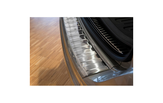 Stainless steel bumper protector suitable for Volvo XC60 2013- 'Ribs', Image 2
