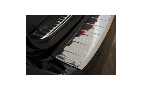 Stainless steel bumper protector suitable for Volvo XC60 2013- 'Ribs', Image 3