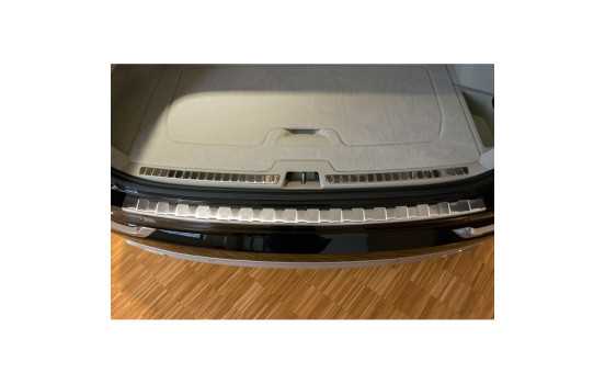 Stainless steel bumper protector suitable for Volvo XC90 2015- 'Ribs', Image 4
