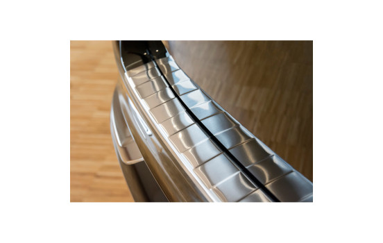 Stainless steel bumper protector suitable for Volvo XC90 2015- 'Ribs', Image 5