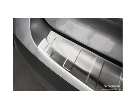 Stainless steel rear bumper protector suitable for Citroën C4 & e-C4 2020- 'Ribs', Image 4