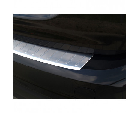 Stainless steel rear bumper protector Volvo V60 2010- 'Ribs', Image 3