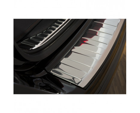 Stainless steel rear bumper protector Volvo XC60 2013- 'Ribs', Image 3