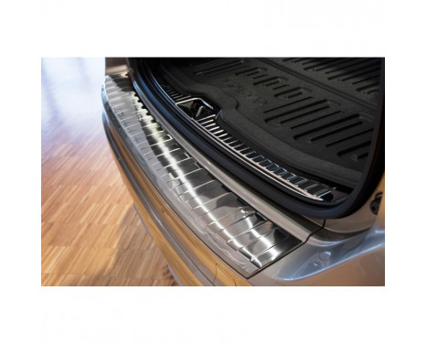 Stainless steel rear bumper protector Volvo XC60 2013- 'Ribs', Image 9