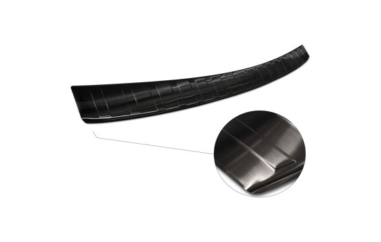 Black stainless steel bumper protector suitable for Citroën C4 & e-C4 2020- 'Ribs', Image 5