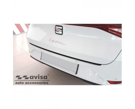 Black stainless steel bumper protector suitable for Seat Leon Sportstourer 2020- 'Ribs', Image 2