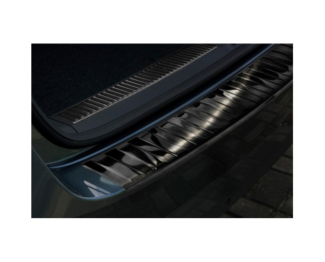 Black stainless steel bumper protector suitable for Skoda Superb III Combi 2015- 'Ribs', Image 4