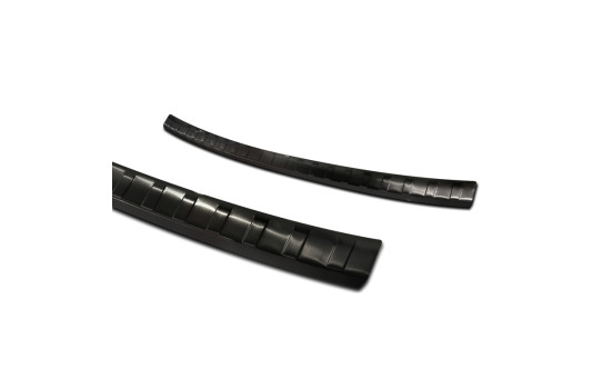 Black stainless steel bumper protector suitable for Volkswagen Golf VIII HB 5-door 2020- 'Ribs', Image 4