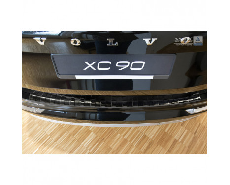 Black stainless steel bumper protector suitable for Volvo XC90 2015- 'Ribs', Image 3