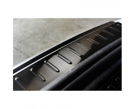 Black stainless steel rear bumper protector Porsche Macan 2013- 'Ribs', Image 4