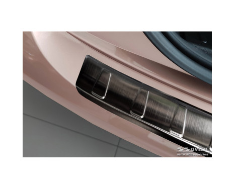 Black stainless steel rear bumper protector suitable for Fiat 500e Berlina 3-door 2020- 'Ribs', Image 4