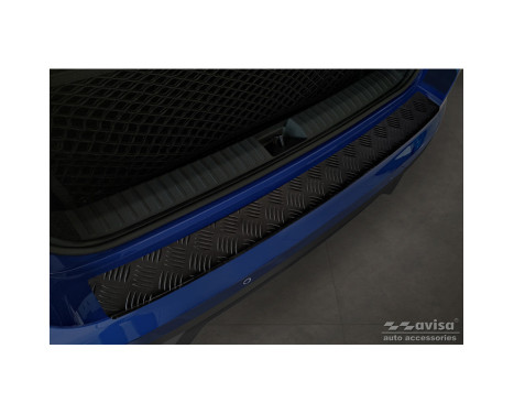 Matte black aluminum bumper protector suitable for Skoda Kamiq 2019- 'Riffled Plate', Image 3
