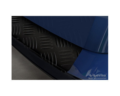 Matte black aluminum bumper protector suitable for Skoda Kamiq 2019- 'Riffled Plate', Image 5