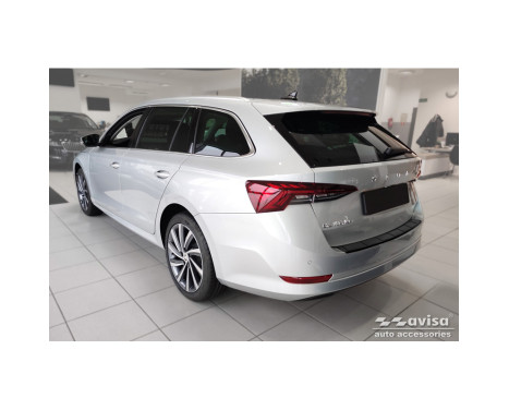 Matte black stainless steel Rear bumper protector for Skoda Octavia Combi (NX5) incl. RS 2020- 'Ribs', Image 5