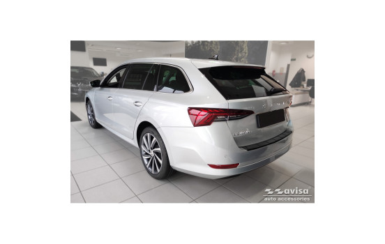 Matte black stainless steel Rear bumper protector for Skoda Octavia Combi (NX5) incl. RS 2020- 'Ribs', Image 5
