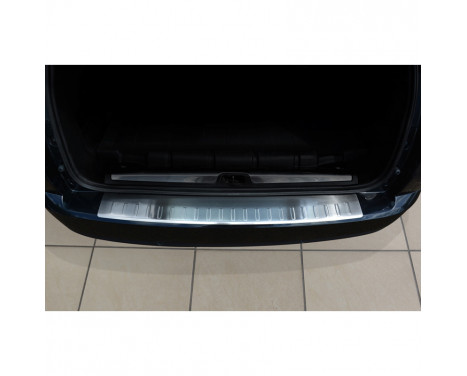 Stainless steel bumper protector suitable for Citroën C5 Tourer 2008- 'Ribs', Image 2