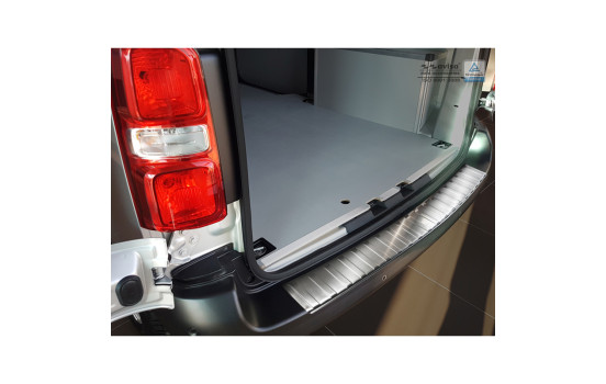 Stainless steel bumper protector suitable for Citroën Jumpy / Peugeot Expert 2016+ 'Ribs', Image 3